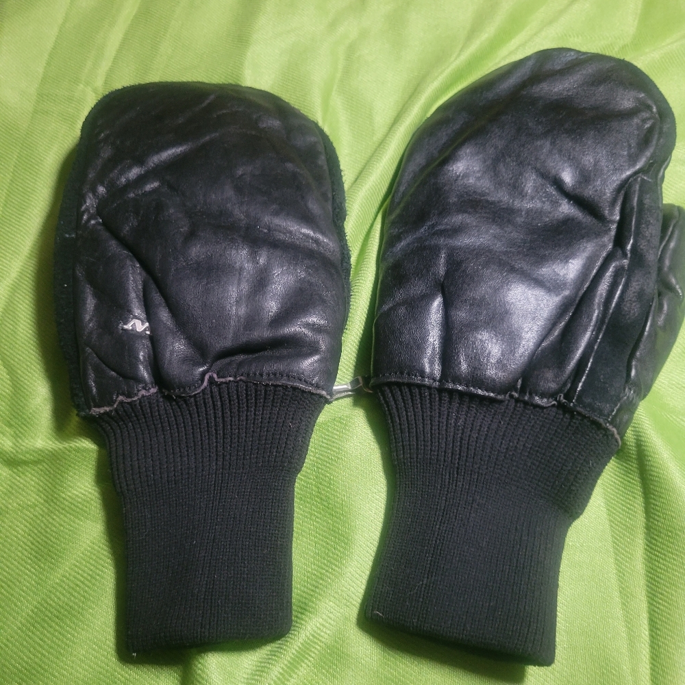 Weiss Black Leather Mittens